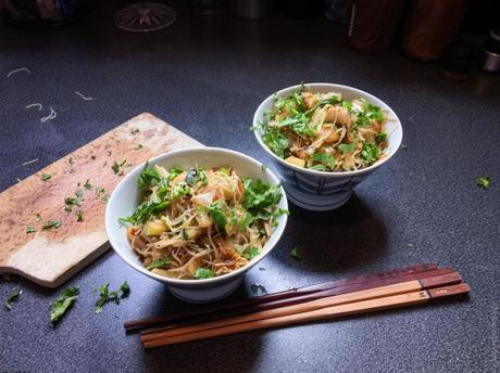 Wok express – Vermicelles de riz sautés au chou chinois et aux courgettes