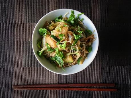 Wok express – Vermicelles de riz sautés au chou chinois et aux courgettes Wok express – Vermicelles de riz sautés au chou chinois et aux courgettes
