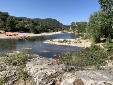 Carte postale devant le Gardon