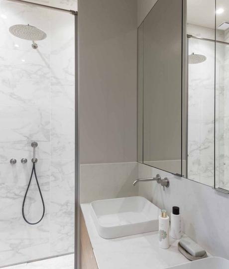 loft haussmannien salle de bain marbre blanc double vasque miroir - blog déco - clem around the corner