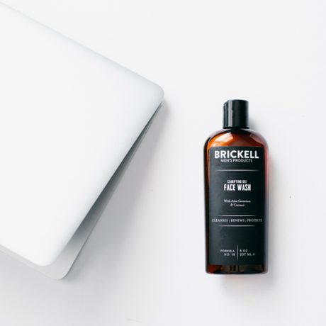 Pourquoi le charbon de bois, les plantes et les aliments entrent dans la composition des produits de soins pour hommes