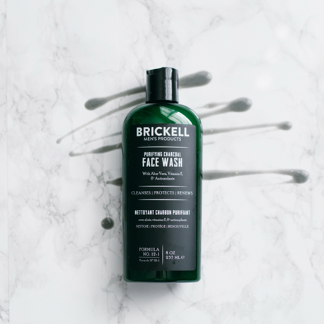 Pourquoi le charbon de bois, les plantes et les aliments entrent dans la composition des produits de soins pour hommes