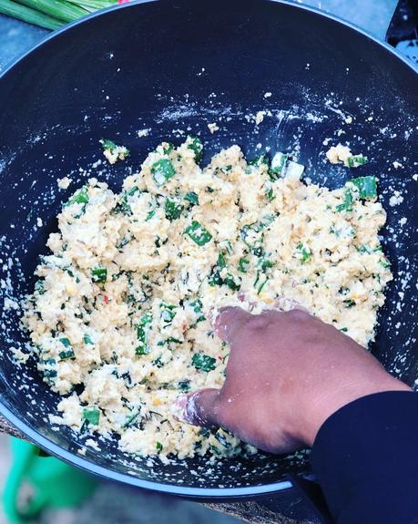 « Gato pima » ou « Gâteaux piment »: Falafels à base de pois cassés jaunes, un classique de la street-food à l’île Maurice !