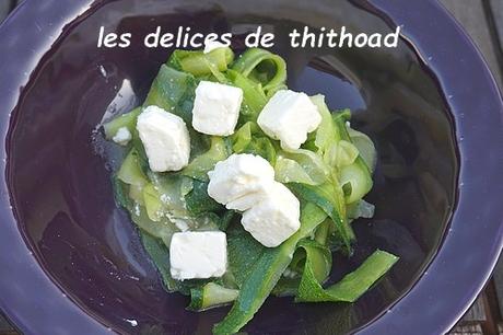 Salade croquante de courgettes et feta Salade croquante de courgettes et feta
