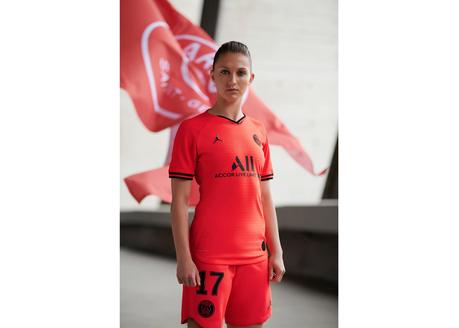 Le troisième maillot du PSG est un hommage à la Air Jordan 6 Infrared