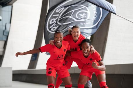 Le troisième maillot du PSG est un hommage à la Air Jordan 6 Infrared