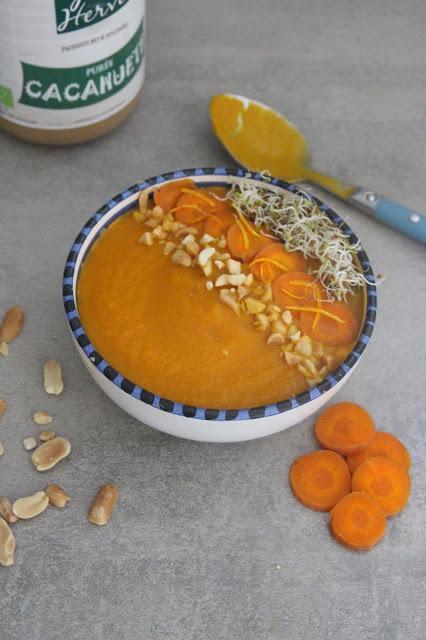 Cuillère et saladier : Soupe froide carottes, cacahuète et orange