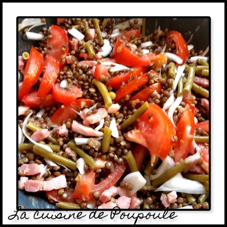 Salade de lentilles, oignon, tomates, lardons Salade de lentilles, oignon, tomates, lardons