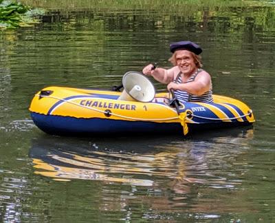 LE GÂTEAU CHOCOLAT anime l'entracte du Tannhäuser à Bayreuth - Ambiance au bord du lac.