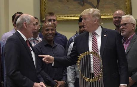 Etats-Unis : Trump annonce l’éviction du chef des services de renseignement, Dan Coats