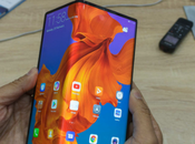 Mate smartphone pliable aperçu dans mains Huawei