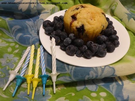 PETITS GÂTEAUX AUX BLEUETS / BLUEBERRY MUFFINS / MAGDALENAS DE ARÁNDANOS /  مافن بالتوت الأزرق