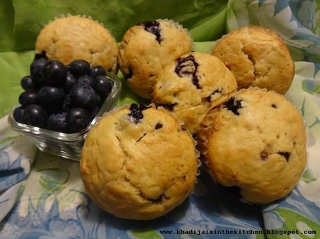 PETITS GÂTEAUX AUX BLEUETS / BLUEBERRY MUFFINS / MAGDALENAS DE ARÁNDANOS /  مافن بالتوت الأزرق