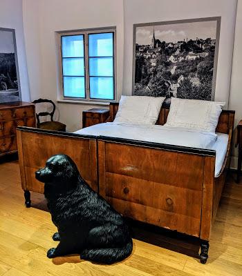 Le mobilier de la chambre de Wagner à l'hôtel Fantaisie
