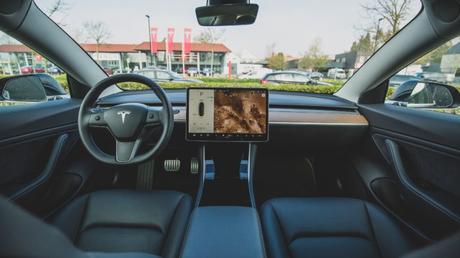 Les nouvelles Tesla seront équipées de Youtube et Netflix