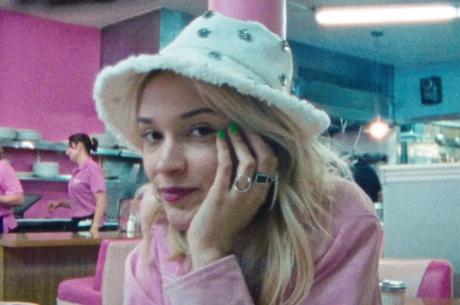 [CLIP] Lolo Zouaï – Summer in Vegas