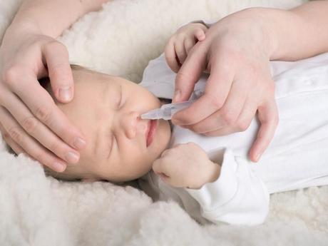Comment réaliser les soins de visage de bébé ?