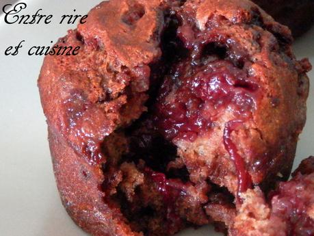 Muffins à l'épeautre coeur de confiture de fraises et pépites de chocolat au lait {sans sucre ajouté, sans beurre} 