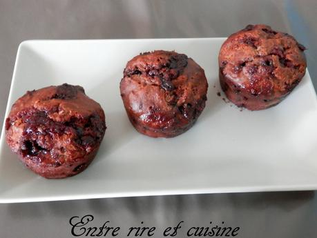 Muffins à l'épeautre coeur de confiture de fraises et pépites de chocolat au lait {sans sucre ajouté, sans beurre} 