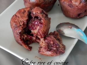 Muffins à l'épeautre coeur de confiture de fraises et pépites de chocolat au lait {sans sucre ajouté, sans beurre} 