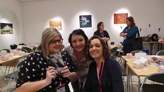 Call me baby intégrale A la mort de leur mère, deux jumelles quittent la France pour s'installer à Londres. Sidonie trouve un emploi de baby-sitter auprès de Birdie, fille d'Emmett Rochester, richissime veuf. Entre la jeune femme et son nouveau patron,...