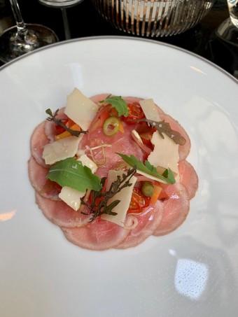 Tataki de veau, sauce Caesar Tataki de veau, sauce Caesar