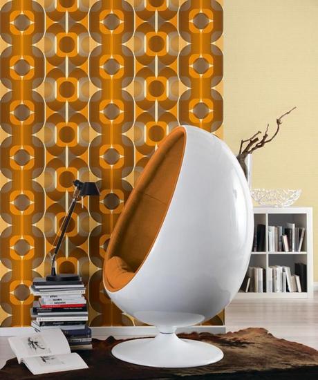 Où trouver du papier peint des années 70 ? orange marron déco 70s seventies fauteuil oeuf moquette
