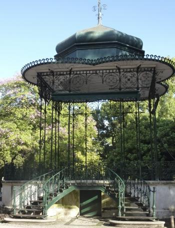 l'inventaire des fétiches,christian cottet-emard,éditions orage lagune express,1988,proses courtes,blog littéraire de christian cottet-emard,parc,square,jardin public,kiosque,banc public,grille,fontaine,clochard,ville,champs,autos,chroniques