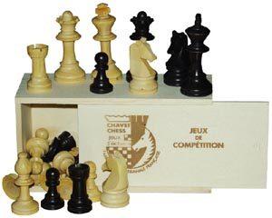 L’échiquier et le matériel pour jouer aux échecs