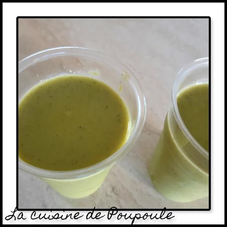 Velouté de courgettes à la menthe et fromage de chèvre (froid) Velouté de courgettes à la menthe et fromage de chèvre (froid)