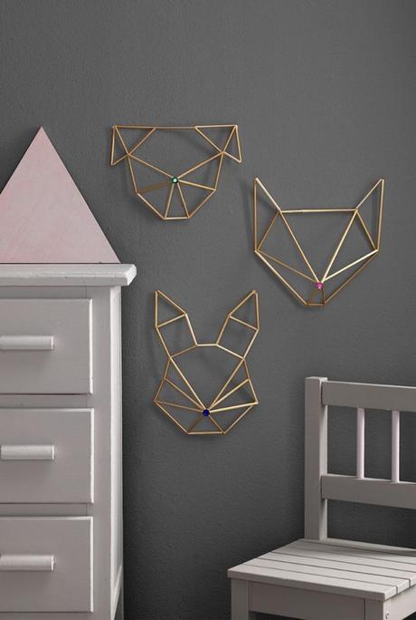 Porte-bijoux Mural En Forme De Nuage - Grille Métallique Dorée Pour Suspendre Boucles D'oreilles Et Colliers - Dimensions 30.5 X 19 Cm - Déco Et Rangement Pratique