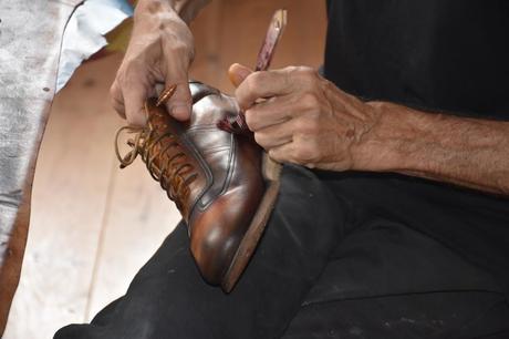 Artisan et créateur de chaussures en cuir, Paulus partage sa vie entre Paris et Vierzon – Vierzon (18100)