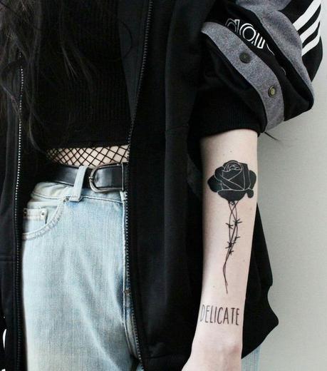 tatouage-rose-avant-bras-off
