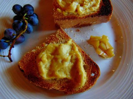 Frauxmage de farine de pois chiches et pickle de rhubarbe Frauxmage de farine de pois chiches et pickle de rhubarbe