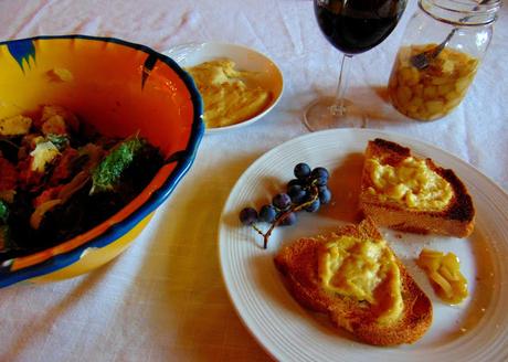 Frauxmage de farine de pois chiches et pickle de rhubarbe Frauxmage de farine de pois chiches et pickle de rhubarbe