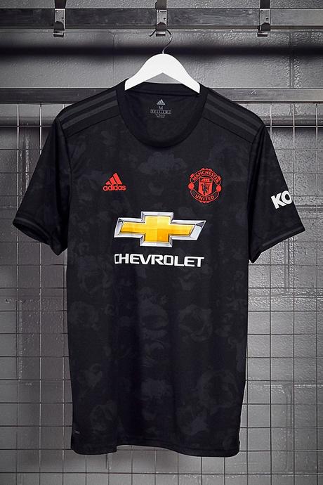 adidas habille le troisième jersey de Manchester United d’un print floral adidas habille le troisième jersey de Manchester United d’un print floral