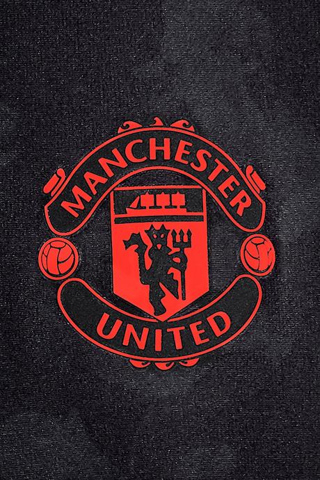 adidas habille le troisième jersey de Manchester United d’un print floral