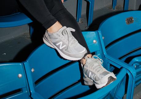 Engineered Garments revisite la New Balance 990v5 de manière asymétrique Engineered Garments revisite la New Balance 990v5 de manière asymétrique