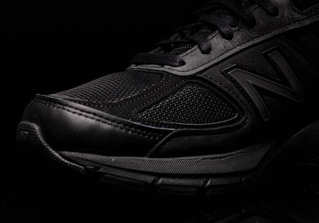 Engineered Garments revisite la New Balance 990v5 de manière asymétrique Engineered Garments revisite la New Balance 990v5 de manière asymétrique