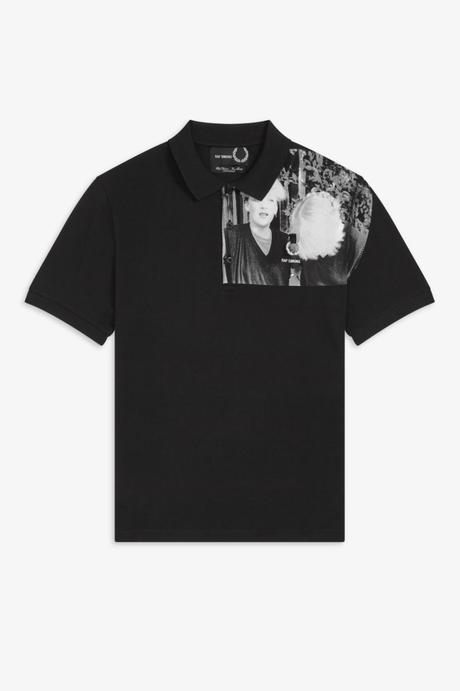 La nouvelle capsule Raf Simons x Fred Perry rend hommage à la jeunesse brittanique des années 70 La nouvelle capsule Raf Simons x Fred Perry rend hommage à la jeunesse brittanique des années 70
