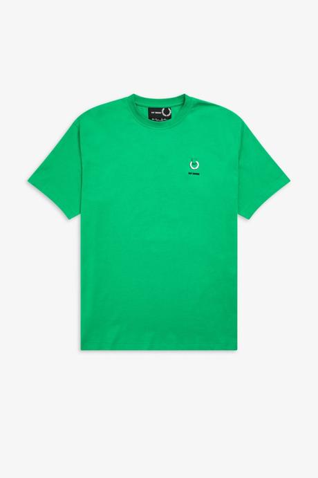 La nouvelle capsule Raf Simons x Fred Perry rend hommage à la jeunesse brittanique des années 70 La nouvelle capsule Raf Simons x Fred Perry rend hommage à la jeunesse brittanique des années 70