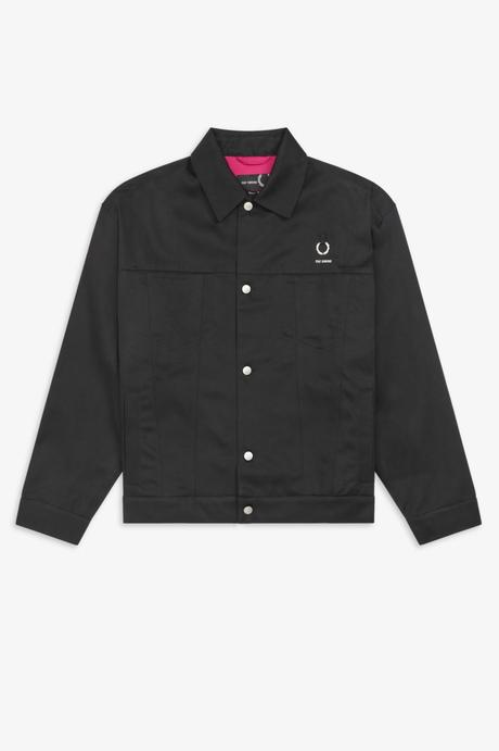 La nouvelle capsule Raf Simons x Fred Perry rend hommage à la jeunesse brittanique des années 70 La nouvelle capsule Raf Simons x Fred Perry rend hommage à la jeunesse brittanique des années 70