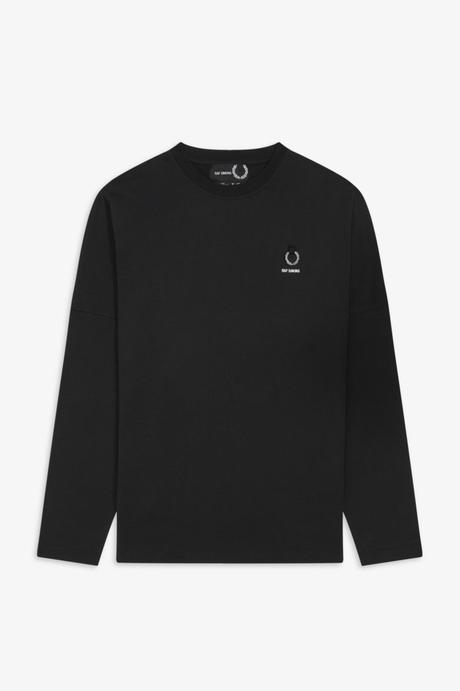La nouvelle capsule Raf Simons x Fred Perry rend hommage à la jeunesse brittanique des années 70 La nouvelle capsule Raf Simons x Fred Perry rend hommage à la jeunesse brittanique des années 70