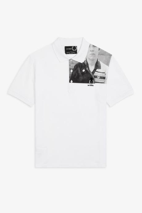 La nouvelle capsule Raf Simons x Fred Perry rend hommage à la jeunesse brittanique des années 70 La nouvelle capsule Raf Simons x Fred Perry rend hommage à la jeunesse brittanique des années 70