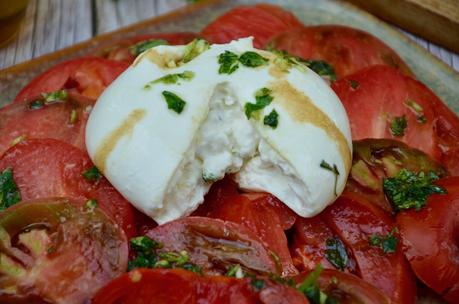Salade de tomates à la burrata Salade de tomates à la burrata