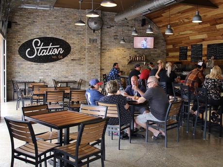 Craft beer – La brasserie New West Allis, station n ° 6, ouvrira ses portes sur la rue Becher le 23 août
 – Bière brune