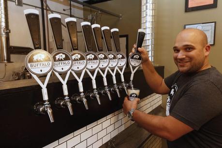 Craft beer – Sur 2,8 km, le premier quartier de brasserie de Buffalo pour les amateurs de bière depuis la Prohibition – The Buffalo News
 – Bière noire