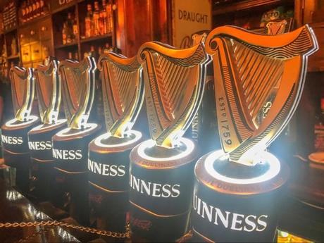 Bière artisanale – Une pinte pour une pinte à Dublin et à St. John's: Comment la culture des pubs se range-t-elle dans les deux villes?
 – Bière brune