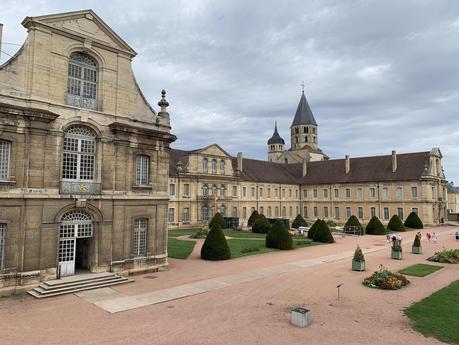 Carte postale de Cluny dans l’abbaye #Bourgogne