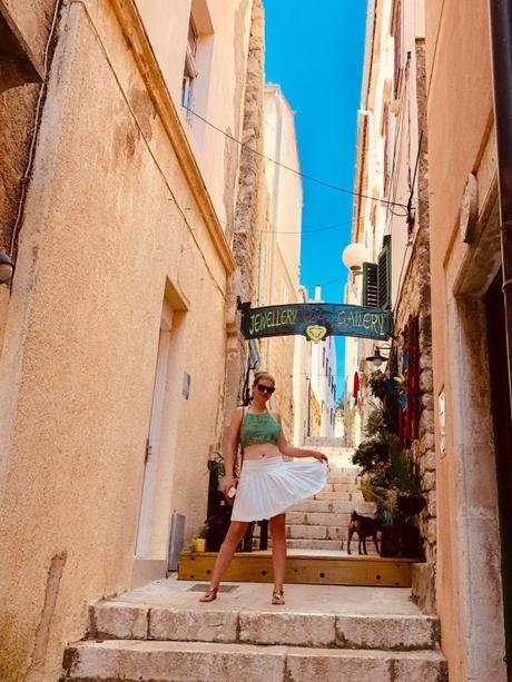 les rendez-vous beauté de l'étè avec Alina , les folies d'Alina.... les rendez-vous beauté de l'étè avec Alina , les folies d'Alina....